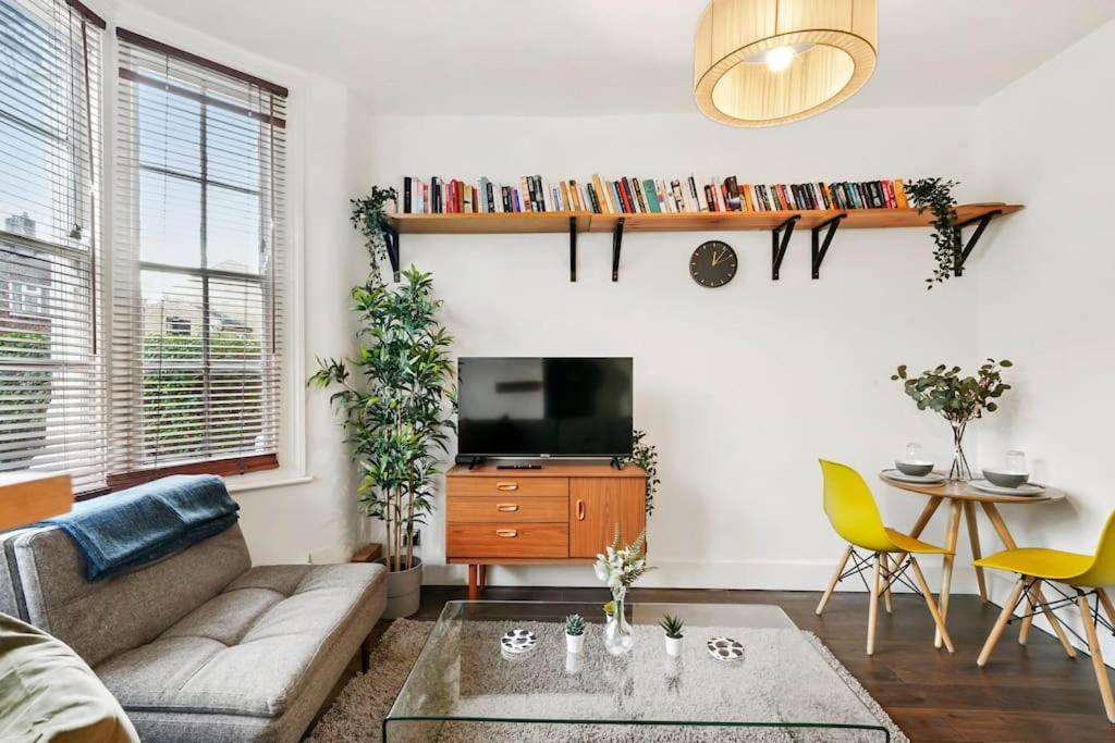 2 Bed Garden Flat Leyton Village Лондон Екстериор снимка