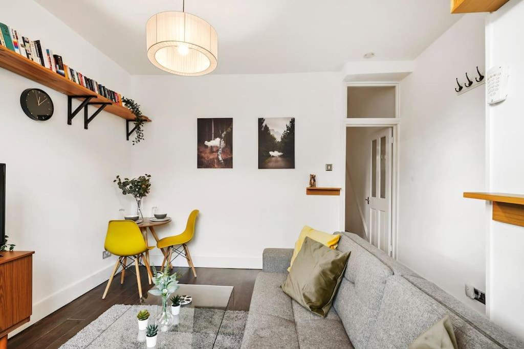 2 Bed Garden Flat Leyton Village Лондон Екстериор снимка