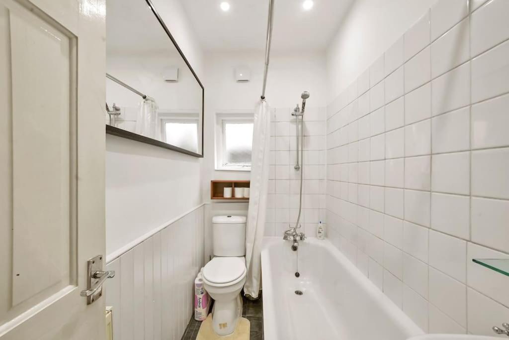 2 Bed Garden Flat Leyton Village Лондон Екстериор снимка